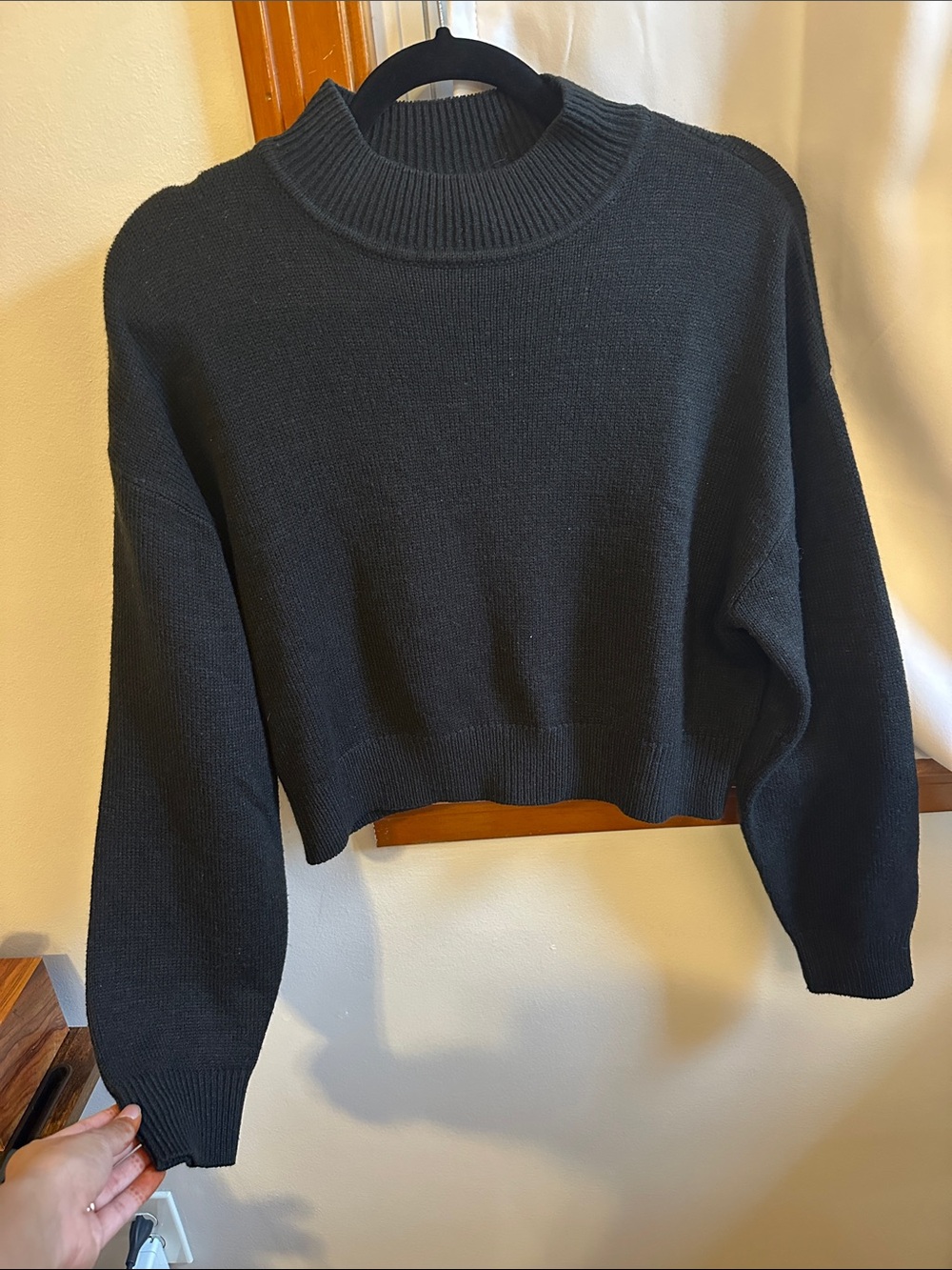 H&M Black Cropped Sweater - perfect for Fall